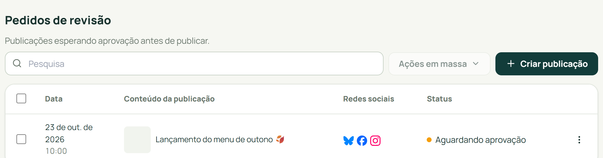 Lista real de publicações de demonstração aguardando aprovação.